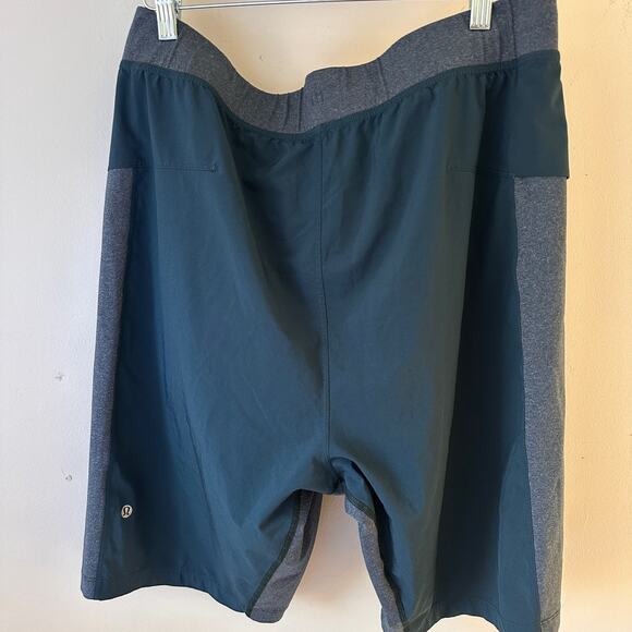 Lululemon Core Linerless The Shorts size xl  Green - Picture 1 of 7